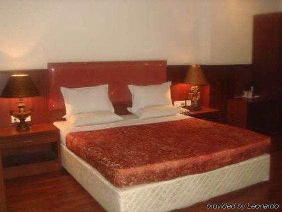 Hotel Noor Empire International Kormangala Бенґалуру Номер фото